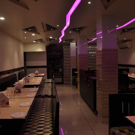 Ashish Restaurant And Guesthouse Surat Ngoại thất bức ảnh