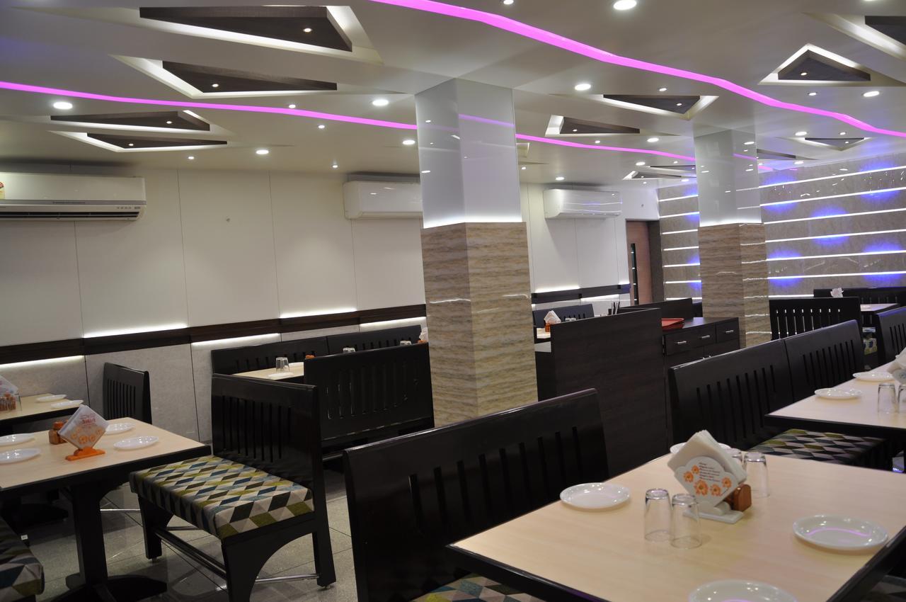 Ashish Restaurant And Guesthouse Surat Ngoại thất bức ảnh